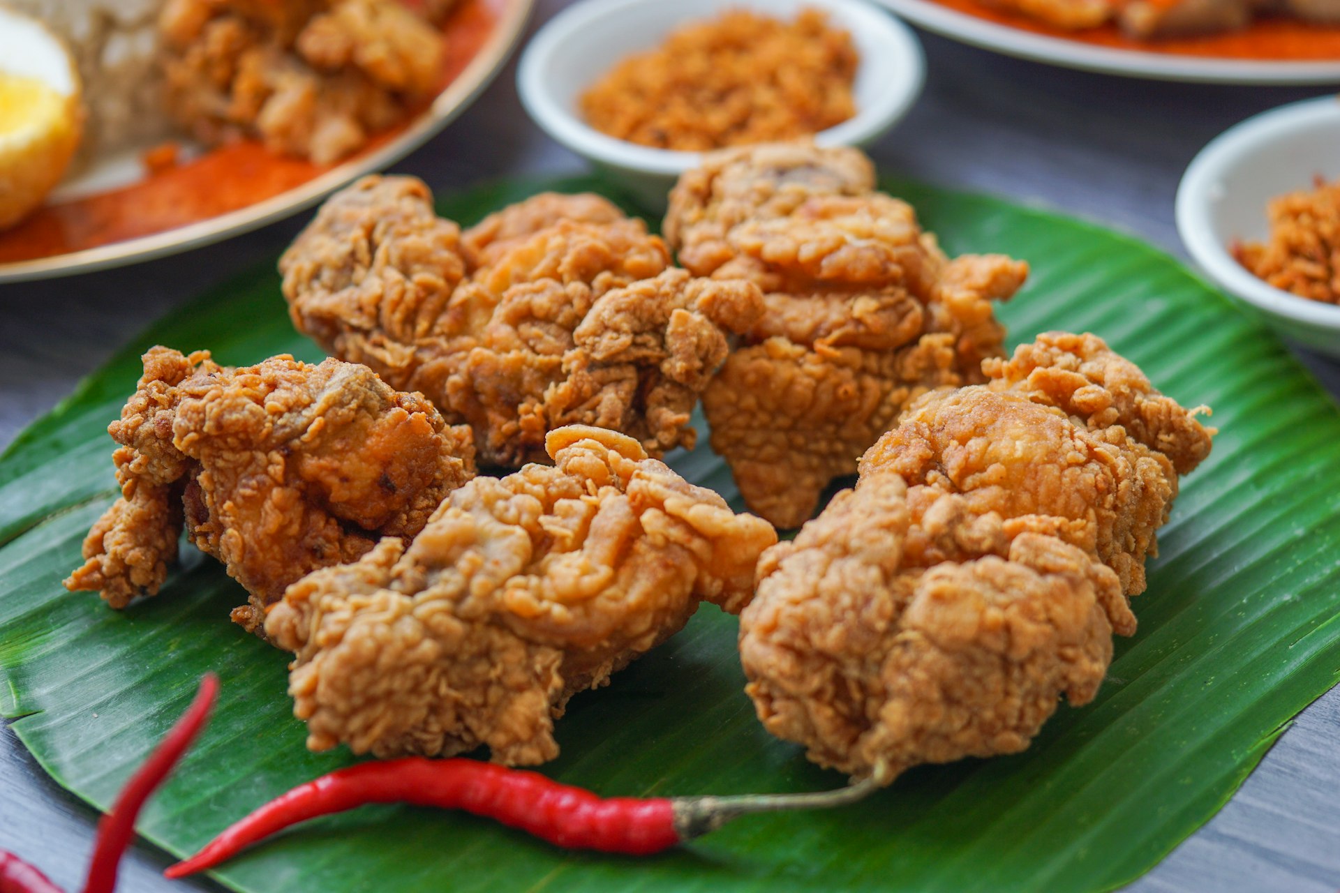 food lot on a green leaf plate